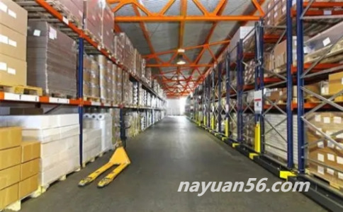 AGV（自動導引車）在（zài）智（zhì）能倉儲中的應（yīng）用與前景